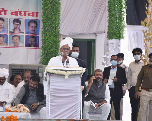 रायपुर : मुख्यमंत्री भूपेश बघेल 18 दिसम्बर को बाबा गुरु घासीदास जी की जयंती के अवसर पर लालपुर धाम में आयोजित गुरु पर्व मेला में शामिल हुए…