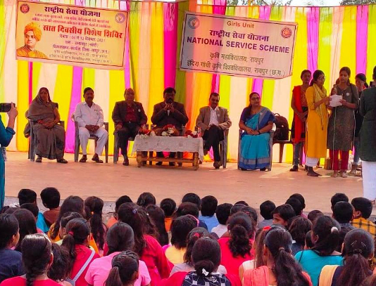 रायपुर : ग्रामवासियों को दी गई शासकीय योजनाओं की जानकारी…