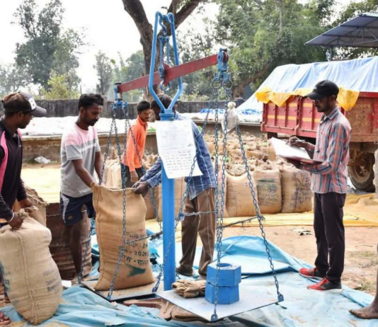 रायपुर : राज्य में धान खरीदी का आंकड़ा 19.25 लाख मीटरिक टन के पार : धान खरीदी के एवज में 5.54 लाख किसानों को 3328.92 करोड़ रूपए का भुगतान…