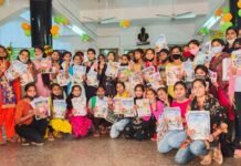 राजनांदगांव : जिला स्तरीय फोटो प्रदर्शनी में छात्रावास के विद्यार्थी अवकाश के दिनों में योजनाओं से हुए अवगत…