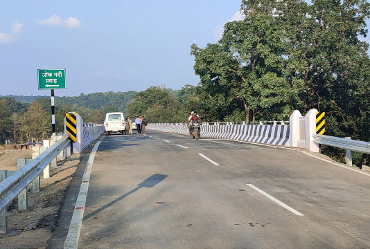 बलौदाबाजार : बंगलापाली – महराजी मार्ग में जोक नदी में उच्चस्तरीय पुल से आवागमन हुआ आसान : पुल रास्ते को ही नही रिश्ते को भी है जोड़ते…
