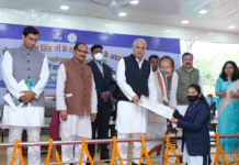 रायपुर : मुख्यमंत्री भूपेश बघेल ने यहां पर निवास कार्यालय में महान स्वतंत्रता संग्राम सेनानी शहीद वीर नारायण सिंह के शहादत दिवस पर आयोजित प्रतिभा सम्मान समारोह में…