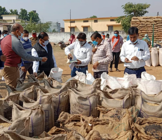 रायपुर : धान खरीदी की चाक-चौबंद व्यवस्था सुनिश्चित करने वरिष्ठ अधिकारी लगातार कर रहे हैं उपार्जन केंद्रों का दौरा…