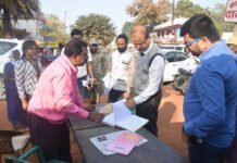 राजनांदगांव : कलेक्टर ने साल्हेवारा चेकपोस्ट का किया औचक निरीक्षण…