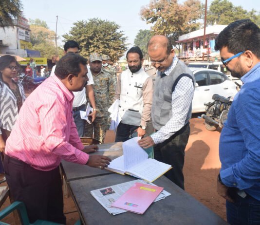 राजनांदगांव : कलेक्टर ने साल्हेवारा चेकपोस्ट का किया औचक निरीक्षण…