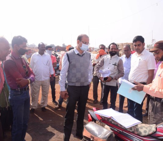 राजनांदगांव : कलेक्टर ने छुईखदान और खैरागढ़ विकासखंड के सुदूर वनांचल क्षेत्रों के धान उपार्जन केन्द्रों का किया निरीक्षण…