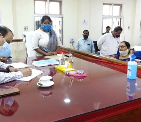 राजनांदगांव : कलेक्टर एवं जिला निर्वाचन अधिकारी ने ली राजनैतिक दलों एवं अभ्यर्थियों की बैठक…