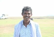 कांकेर : गोबर बेचकर राजेन्द्र यादव ने कमाया दो लाख रूपये बच्चों के शिक्षा के साथ खरीदा नया स्कूटी…