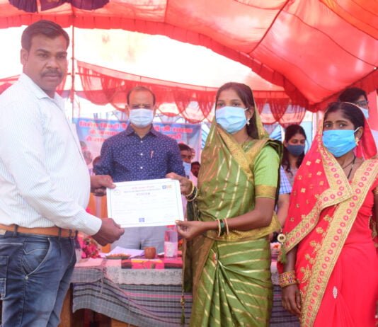 राजनांदगांव : आदिवासी क्षेत्रों में विशेष कार्ययोजना बनाकर उनके जीवन स्तर उन्नत बनाने के लिए किया जा रहा कार्य : कलेक्टर…