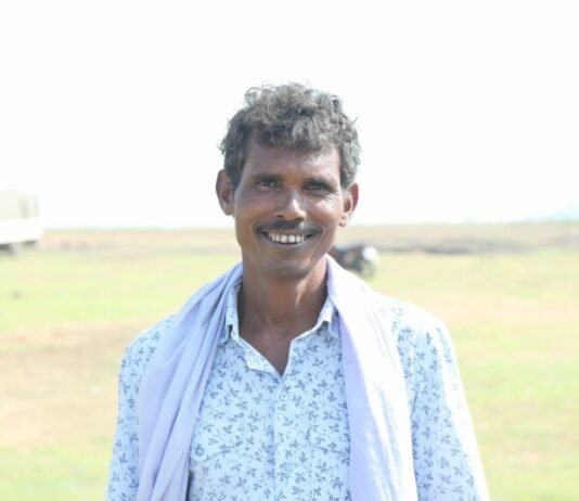 कांकेर : गोबर बेचकर राजेन्द्र यादव ने कमाया दो लाख रूपये बच्चों के शिक्षा के साथ खरीदा नया स्कूटी…