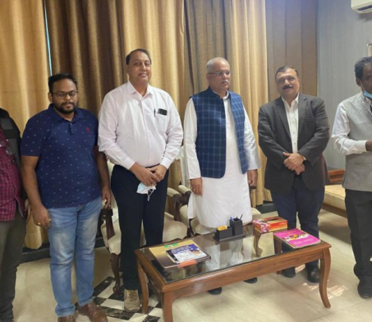 रायपुर : इस्पात क्षेत्र के सार्वजनिक उपक्रमों के निजीकरण को रोकने प्रतिनिधि मंडल ने मुख्यमंत्री भूपेश बघेल से की मुलाकात…