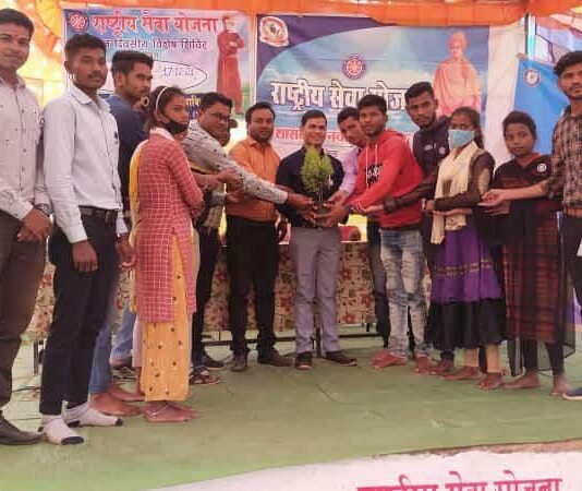 राजनांदगांव : कंदाड़ी में महाविद्यालय मोहला का 7 दिवसीय एनएसएस कैम्प आयोजित, राष्ट्रीय सेवा योजना के बौद्धिक परिचर्चा में व्यक्तित्व विकास पर दिया गया व्याख्यान…