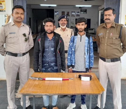 राजनांदगांव : हत्या के प्रयास से चाकू मारने वाले आरोपियों को चिखली पुलिस द्वारा किया गया गिरफ्तार…