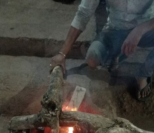 राजनांदगांव : ठंड बढऩे पर नगर निगम द्वारा शहर के अनेक स्थानों पर अलाव की सुविधा दी गयी…