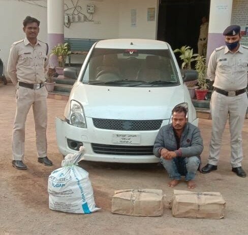 राजनांदगांव : आबकारी एक्ट की 2 बड़ी कार्यवाही, 4 पेटी महाराष्ट्र निर्मित देशी शराब एंव चार पहिया वाहन जप्त…