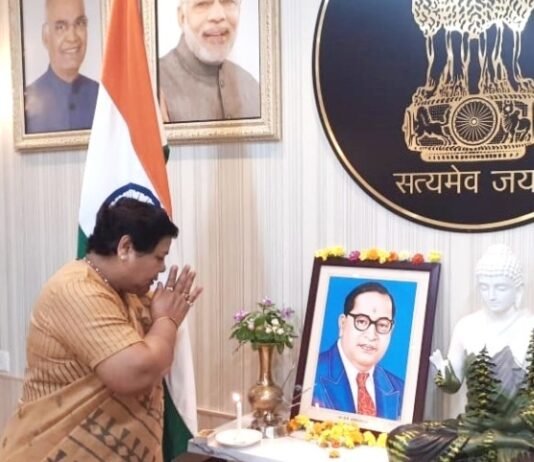 रायपुर : राज्यपाल ने डॉ. अंबेडकर की पुण्यतिथि पर उन्हें नमन किया…