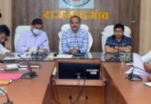 राजनांदगांव : धान खरीदी के साथ ही धान के उठाव का कार्य युद्ध स्तर पर करना होगा – कलेक्टर…