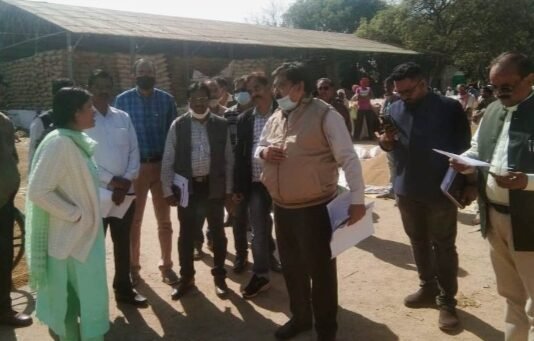 रायपुर : मार्कफेड की प्रबंध संचालक ने झलप, सोनासिल्ली और पिथौरा में धान खरीदी व्यवस्था का लिया जायजा…