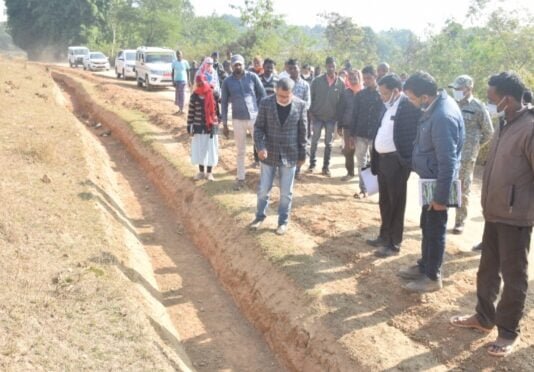 अम्बिकापुर : कलेक्टर ने किया डबरी निर्माण का निरीक्षण…