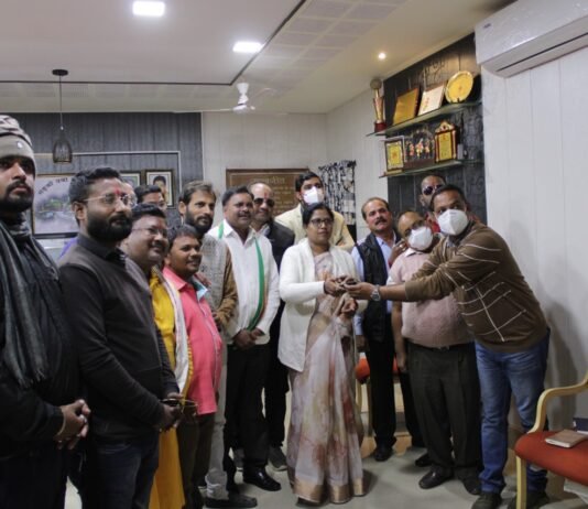 राजनांदगांव : नगर निगम द्वारा जैविक खाद के उपयोग एवं गुणवत्ता के लिये बनाये गये विडियों का महापौर ने किया लोकार्पण…