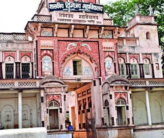 राजनांदगांव : दिग्विजय कॉलेज के प्राचार्य डॉ. के एल टांडेकर ने पदभार संभाला…