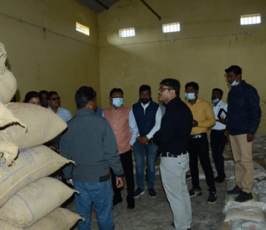 जगदलपुर : प्रभारी सचिव डॉ. तंबोली ने किया धान खरीदी केंद्र का निरीक्षण…