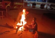 राजनांदगांव : ठंड बढऩे पर नगर निगम द्वारा शहर के अनेक स्थानों पर अलाव की सुविधा दी गयी…
