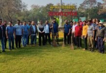 राजनांदगांव : आनन्द वाटिका में चला स्वच्छता अभियान…