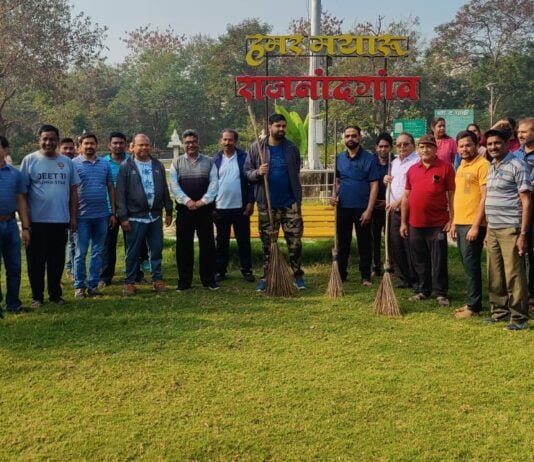 राजनांदगांव : आनन्द वाटिका में चला स्वच्छता अभियान…