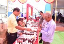 राजनांदगांव : आयुर्वेद, होम्योपैथी एवं युनानी पद्धति से किया जा रहा रोगियों का उपचार एवं औषधि वितरण…