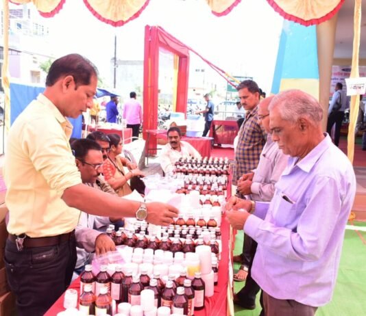 राजनांदगांव : आयुर्वेद, होम्योपैथी एवं युनानी पद्धति से किया जा रहा रोगियों का उपचार एवं औषधि वितरण…