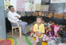 राजनांदगांव : कलेक्टर ने सुना आंगनबाड़ी केंद्र के बच्चों से अक्षर ज्ञान व कविता, परखा बच्चों का बौद्धिक स्तर…