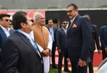 रायपुर : मुख्यमंत्री ने स्टेडियम का चक्कर लगाया, दर्शकों का अभिवादन किया…