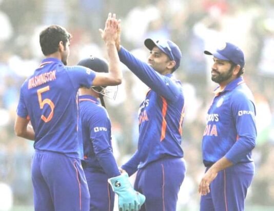 रायपुर : न्यूजीलैंड ने 11वें ओवर में 15 रन पर पांच विकेट गंवाया , भारतीय तेज गेंदबाजों ने न्यूजीलैंड को 108 रन पर समेटा…