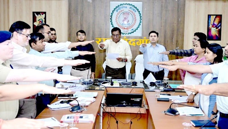 राजनांदगांव: कानून व्यवस्था बनाए रखने के लिए असामाजिक तत्वों पर कड़ी निगरानी करने के दिए गए निर्देश…