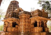 सवा करोड़ रुपए खर्च करने के बाद भी भोरमदेव मंदिर में गर्भ गृह के साथ तीनो द्वारों में हो रहा जल रिसाव…