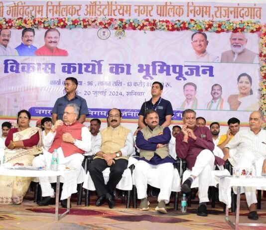 राजनांदगांव : विधानसभा अध्यक्ष डॉ. रमन सिंह ने शहर के विकास के लिए 13 करोड़ 81 लाख रूपए के 96 विकास कार्यों का किया भूमिपूजन…