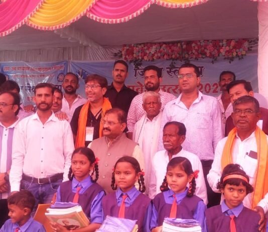 मोहला : गोटाटोला में आयोजित हुआ जिला स्तरीय शाला प्रवेश उत्सव, सांसद हुए शामिल…