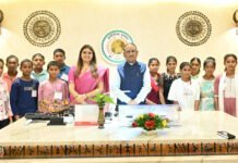 आज मुख्यमंत्री श्री विष्णु देव साय ने विधानसभा परिसर में इन बच्चों से मुलाकात की..