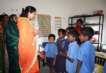रायपुर : मंत्री श्रीमती लक्ष्मी राजवाड़े ने शासकीय प्राथमिक शाला भींजपुर पहुंचकर किया अवलोकन…
