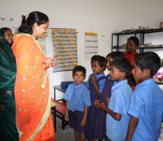 रायपुर : मंत्री श्रीमती लक्ष्मी राजवाड़े ने शासकीय प्राथमिक शाला भींजपुर पहुंचकर किया अवलोकन…