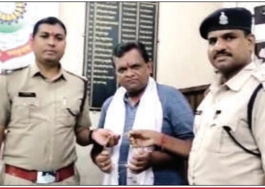 राजनांदगांव: सोने की दो चैन पड़ी मिली, युवक ने पुलिस को सौंपी, दिया मानवता का परिचय…