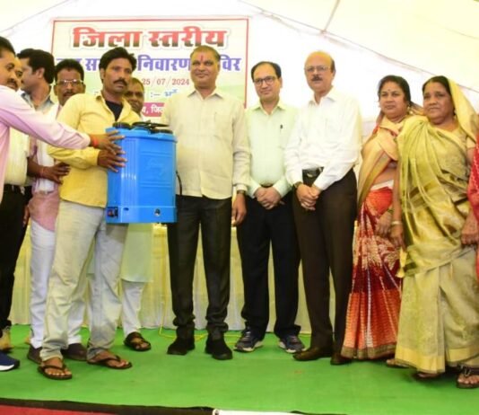 राजनांदगांव : जिला स्तरीय जनसमस्या निवारण शिविर राजनांदगांव विकासखंड के ग्राम पंचायत भर्रेगांव में बड़ी संख्या में पहुंचे ग्रामवासी…