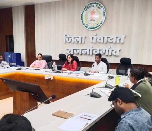 राजनांदगांव : सीईओ जिला पंचायत ने विभिन्न विकास कार्यों की समीक्षा की…