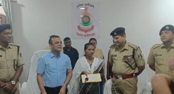 कवर्धा बिग ब्रेकिंग: 13 लाख रुपये के इनामी महिला नक्सली पुलिस के समीप किया आत्मसमर्पण, SP और कलेक्टर ने ली प्रेसवार्ता…