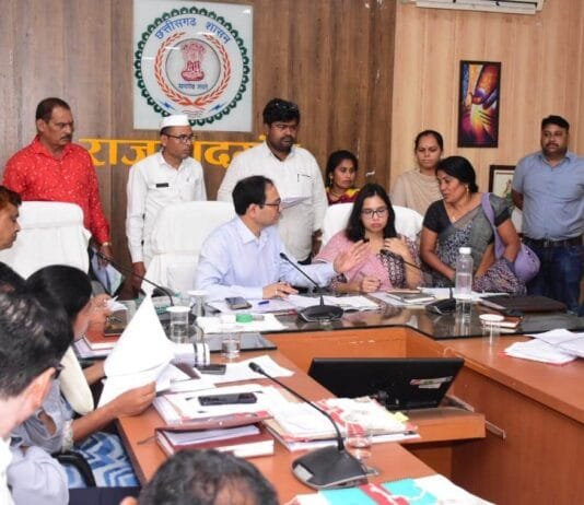राजनांदगांव : कलेक्टर ने साप्ताहिक जनदर्शन में लोगों की सुनी समस्याएं…