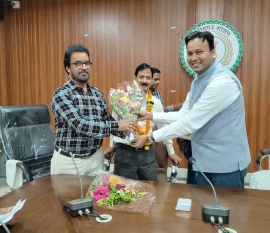 खैरागढ : अनुविभागीय अधिकारी विद्युत एवं यांत्रिकी और जिला उप पंजीयक के सेवानिवृत होने पर दी विदाई…