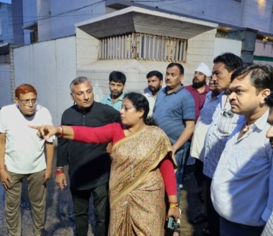 राजनांदगांव : महापौर एंव आयुक्त शहर का भ्रमण कर पानी भरान क्षेत्रों का लिया जायजा…