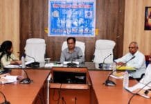 राजनांदगांव : सभी स्कूलों, आंगनबाड़ी केन्द्रों, स्वास्थ्य केन्द्रों, ग्राम पंचायतों तथा हाट बाजार में पेयजल की व्यवस्था करने की जरूरत – कलेक्टर…