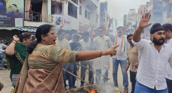 राजनांदगांव: महापौर हेमा देशमुख के नेतृत्व में सांसद अनुराग सिंह ठाकुर का पुतला दहन…